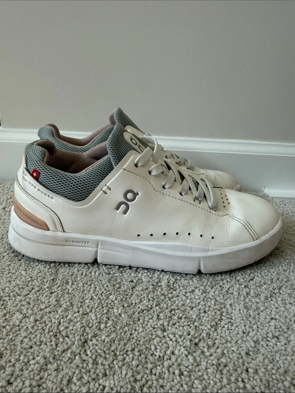 On Cloud | The Roger Women’s size 6.5 - Picture 1 of 9